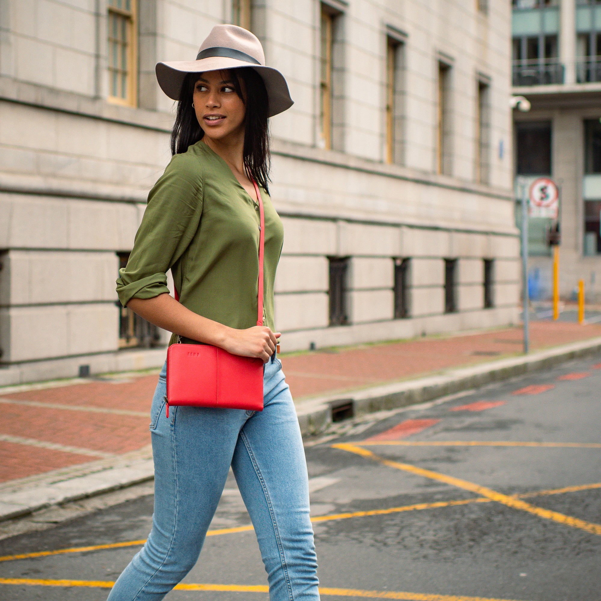 Ayo leather bag coral mood
