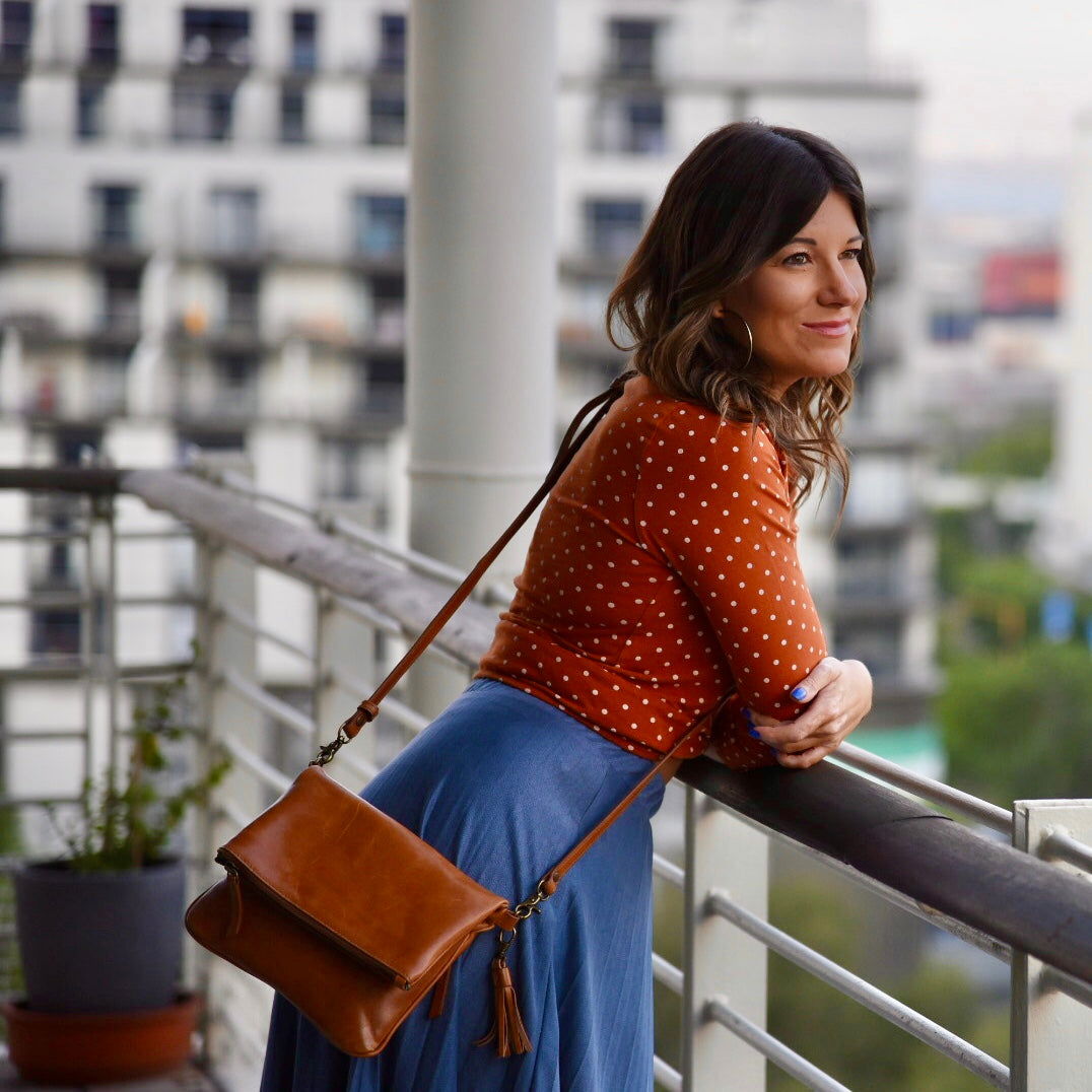 Kuala Lumpur M - crossbody leather bag mood image