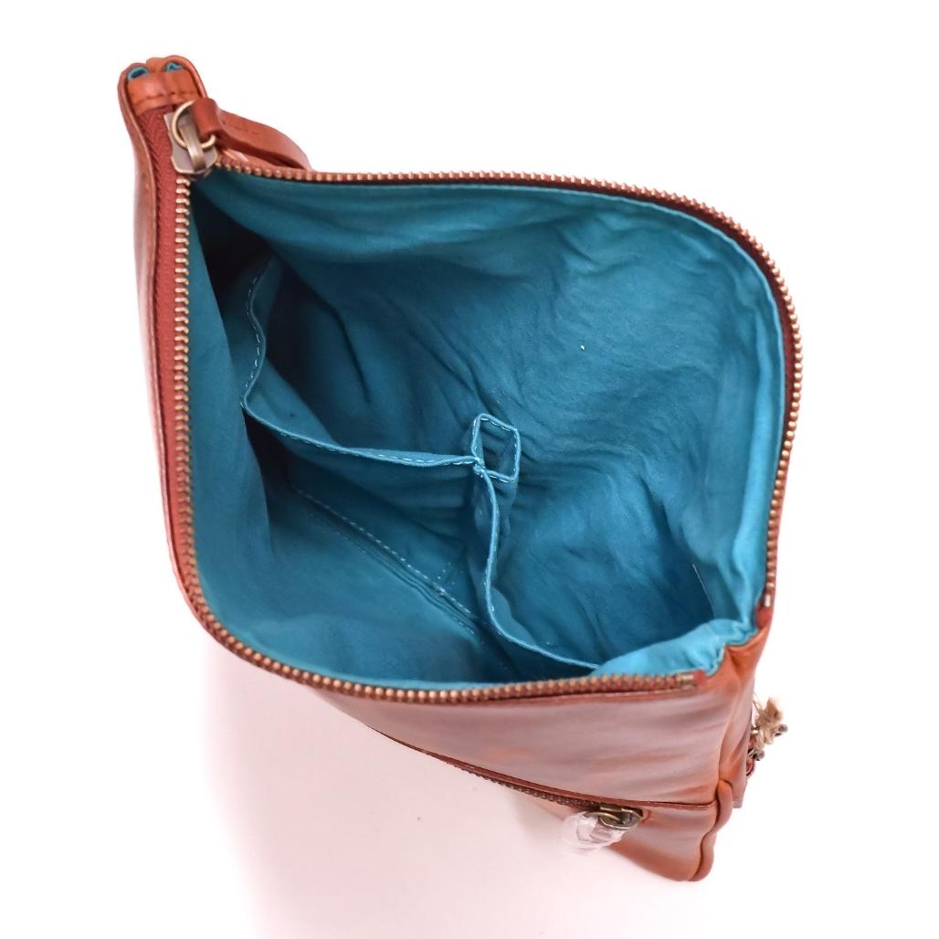 Kuala Lumpur M crossbody leather bag inside