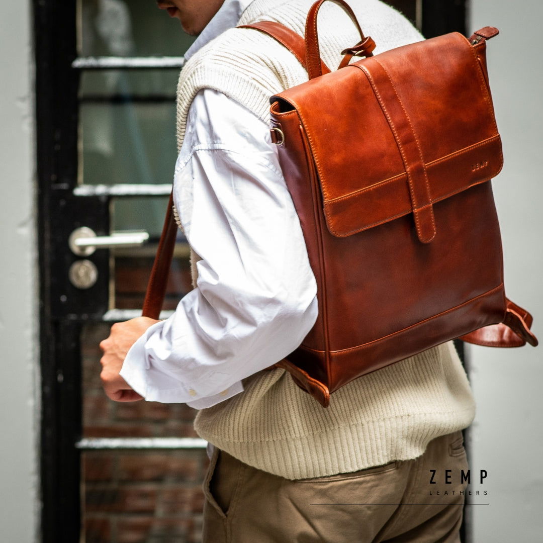 Munich 13" - backpack leather bag mood image shoulder