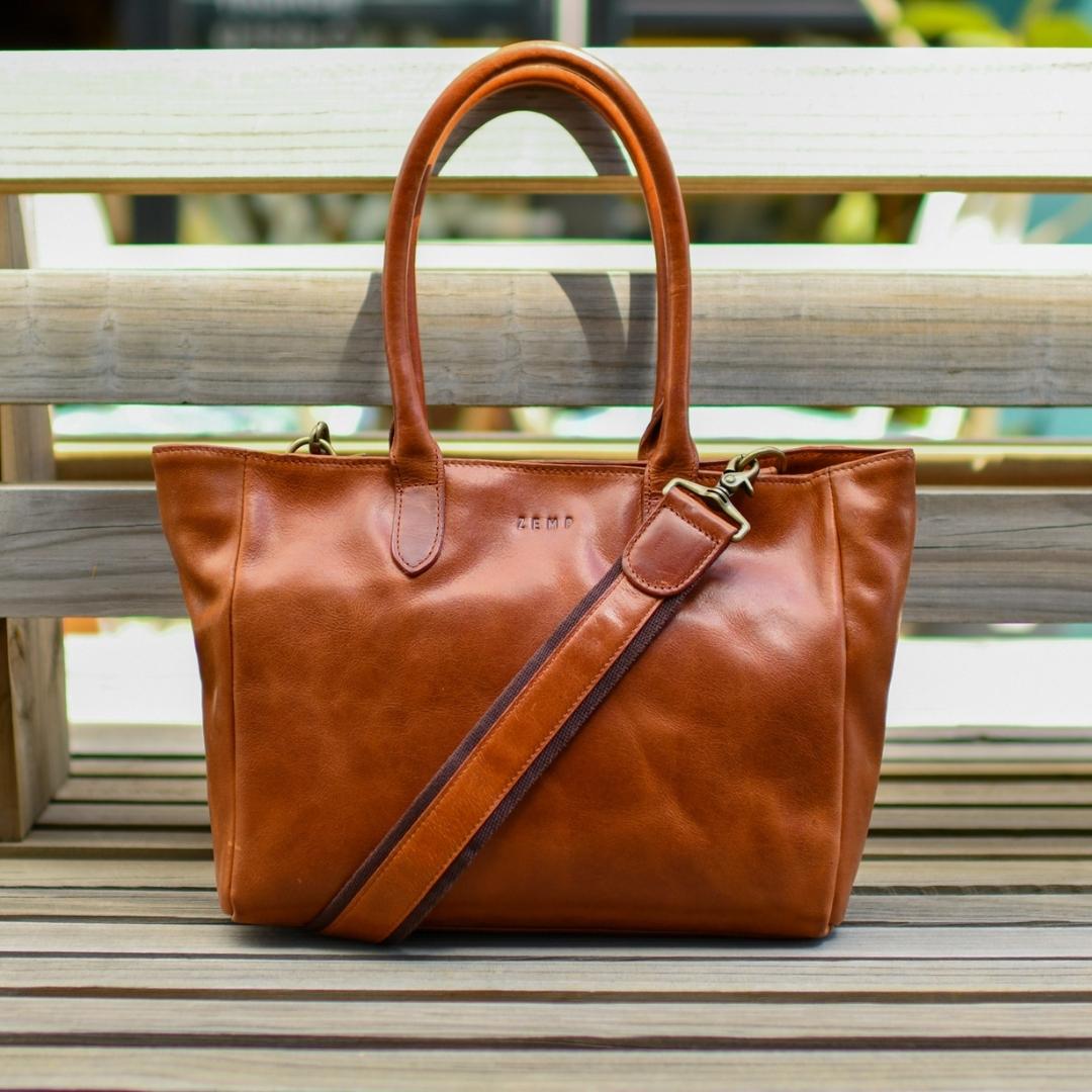 Paisley - crossbody handbag leather bag mood image bench
