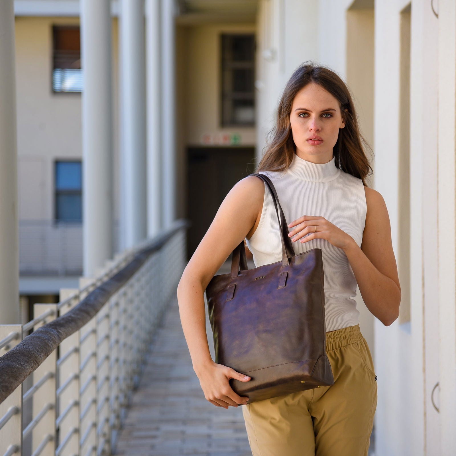 Shopper - tote leather bag mood image building