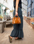 Vivian S - crossbody handbag leather bag mood image